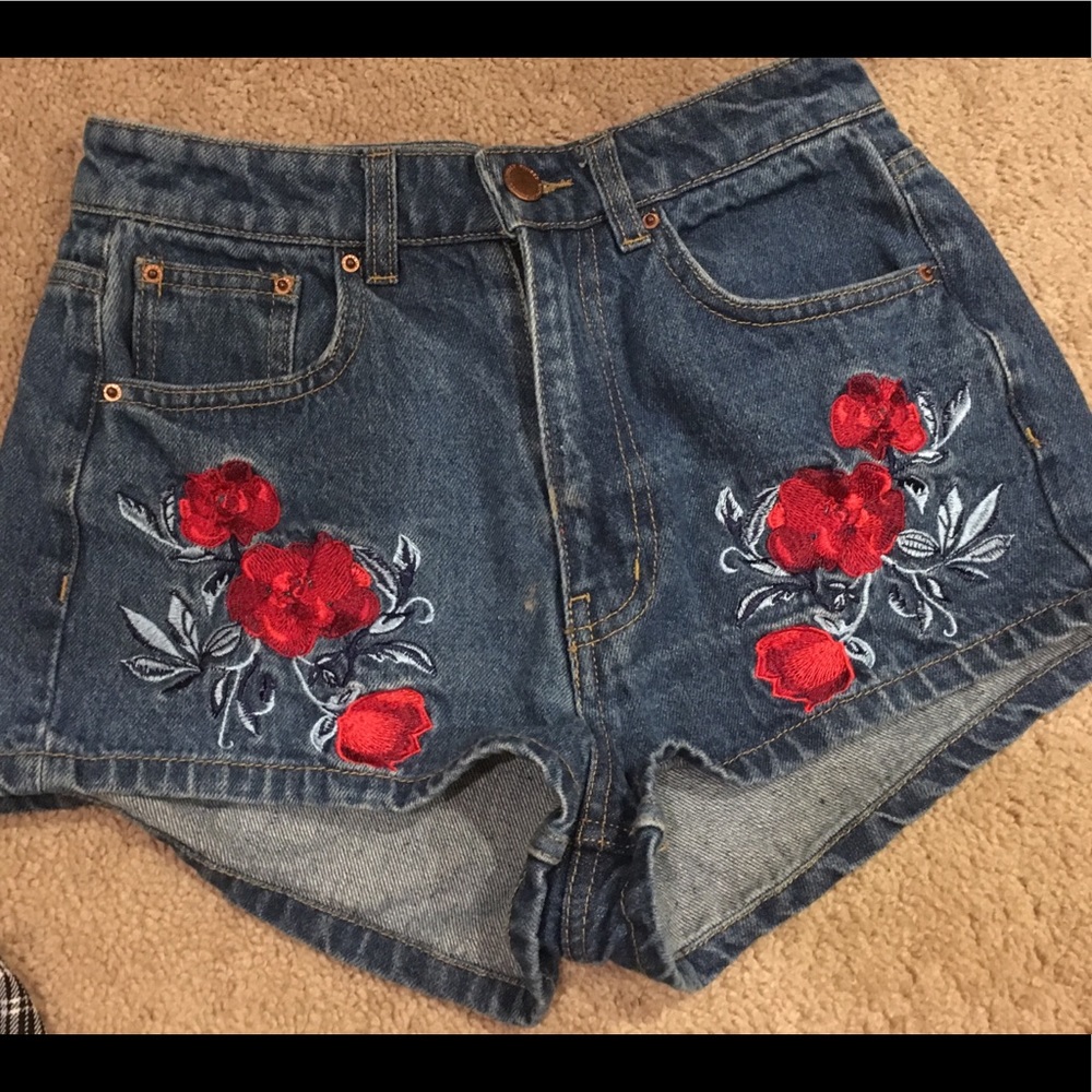 H&M Rose-embroidered High Rise shorts!